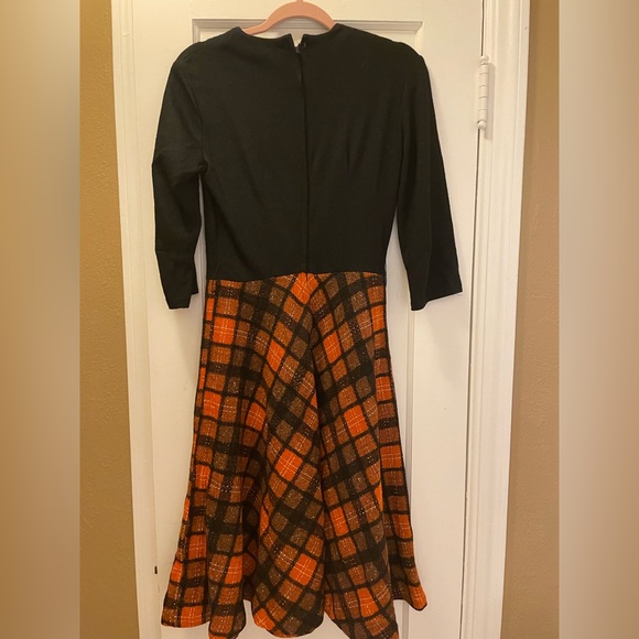 Genuine Vintage Plaid Pin Up Girl Dress / Vintage Size 14 / Modern Size M / 🖤🧡 - Picture 4 of 10